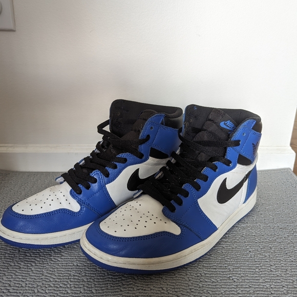 Air Jordan 1 High OG Game Royal (2018) - Picture 2 of 4